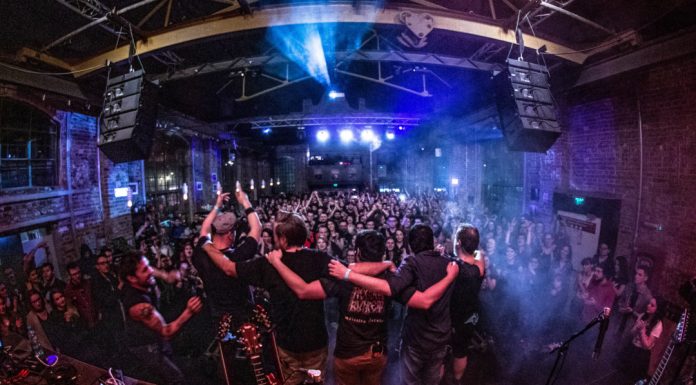 Formatia Niste Baieti canta live in clubul Expirat