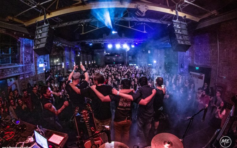 formatia-niste-baieti-canta-live-in-clubul-expirat.jpg