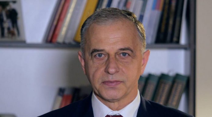 Mincinosul domn Geoana trage cu dintii si cu ghearele de guvernare