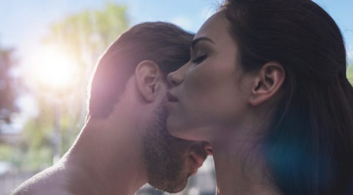 5 jocuri erotice in pereche pentru a mentine flacara pasiunii