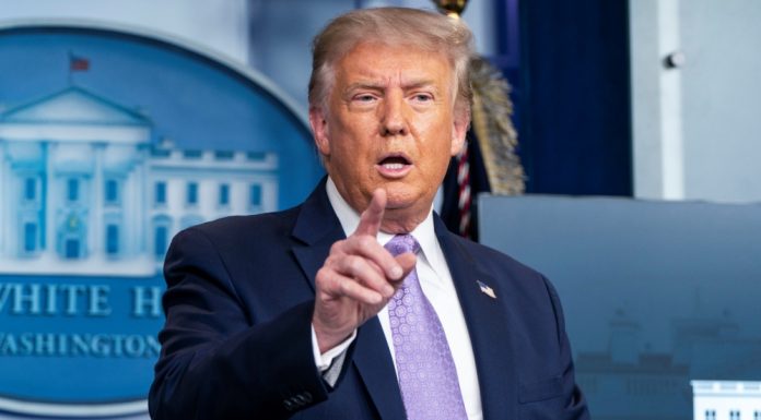 Facebook elimina o mica retea pro-Trump cu sediul in Romania
