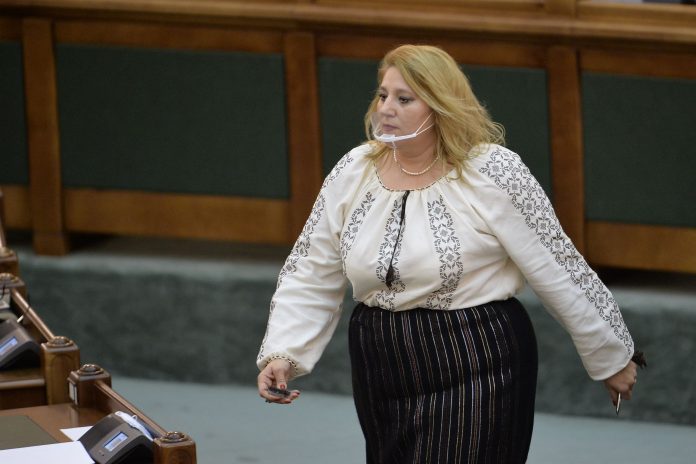 Cine-este-mama-Dianei-sosoaca-si-cu-ce-se-ocupa