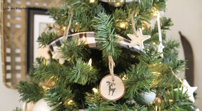 Fii creativ in decorarea locuintei tale optand pentru un brad artificial de Craciun