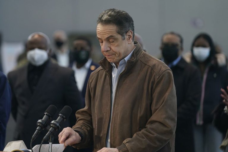 democratii-isi-intensifica-presiunea-asupra-guvernatorului-new-york-ului-pentru-a-demisiona.jpg