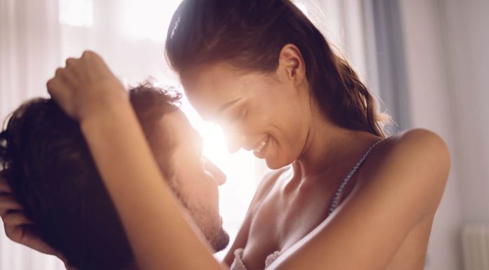 Surubul: pozitia sexuala pe care femeile o iubesc