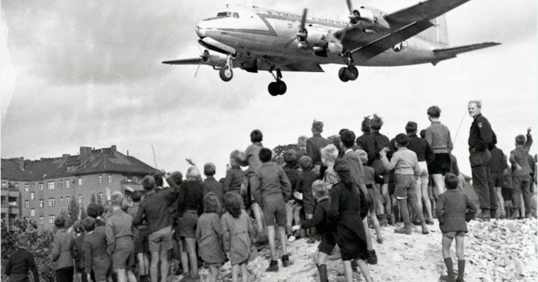 trei-lucruri-de-stiut-despre-transportul-aerian-care-a-salvat-berlinul-de-blocada-sovietica.jpg