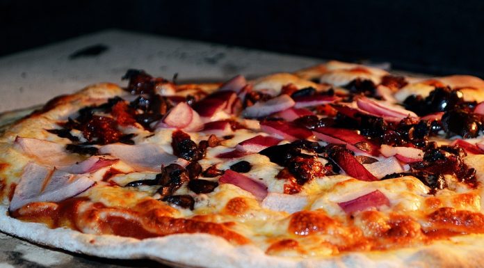 3 avantaje ale pietrei naturale folosite ca instrument pentru gatit