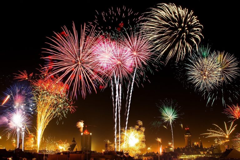 60-de-proverbe-si-mesaje-scurte-si-amuzante-de-revelion.jpg