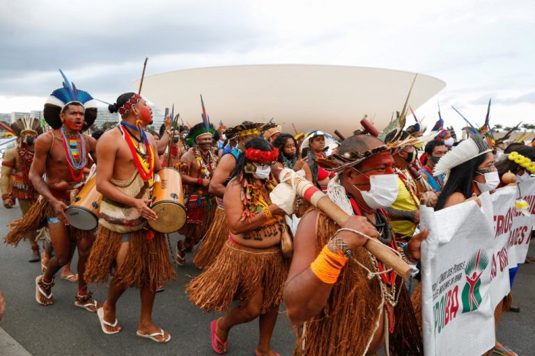 brazilia-isi-cere-scuze-indigenilor-pentru-persecutia-din-timpul-dictaturii.jpg