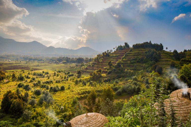 noile-gropi-comune-din-rwanda-dezvaluie-crapaturi-in-eforturile-de-reconciliere-la-30-de-ani-dupa-genocid.jpg