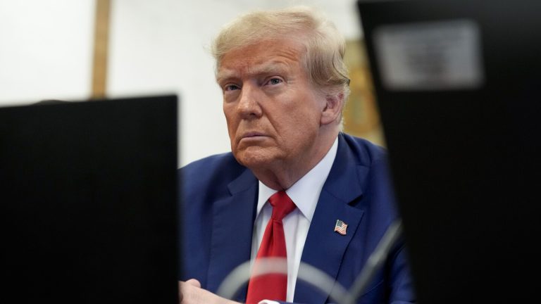 o-banca-din-california-si-unul-dintre-actionarii-sai-de-top-ii-vin-in-ajutor-lui-trump-cand-are-nevoie-de-numerar.jpg