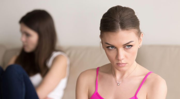 Sunt periculosi oamenii invidiosi? – Descoperiti de ce si consecintele acesteia