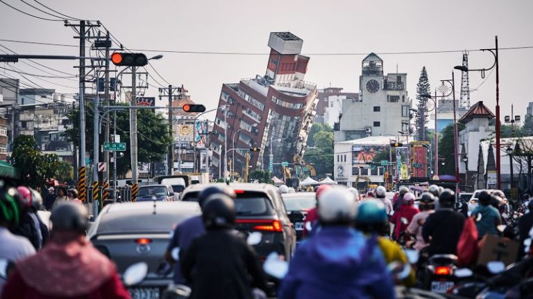 taiwan-zguduit-dar-neinclinat-deoarece-cel-mai-mare-cutremur-din-ultimii-25-de-ani-pune-in-evidenta-pregatirea-si-lectiile-invatate.jpg