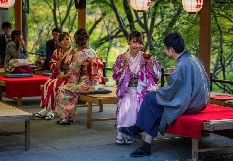 toata-lumea-din-japonia-se-va-numi-sato-pana-in-2531-daca-legea-casatoriei-nu-se-va-schimba.jpg