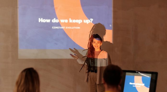 Tehnici si strategii invatate de adolescenti in cadrul unui curs public speaking pentru copii si cum ii ajuta